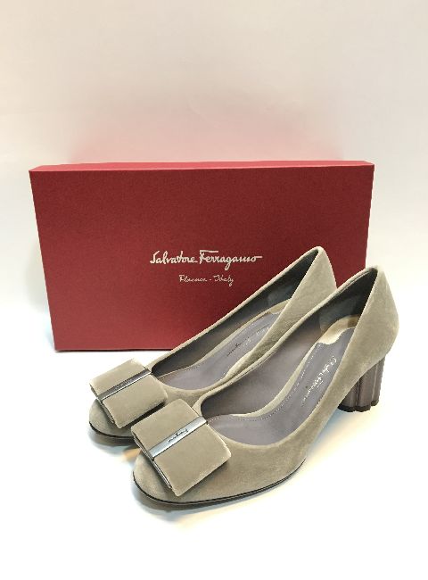 Salvatore Ferragamo（ハイヒール/パンプス ・ グリーン・カーキ
