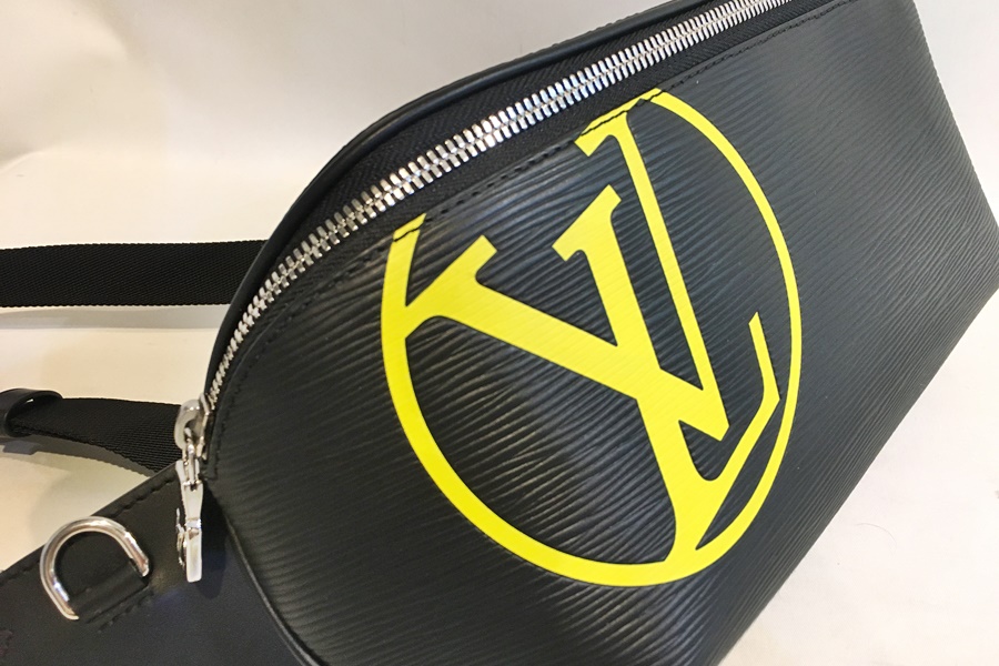 ルイヴィトン LOUIS VUITTON ボディバッグ エピ バムバッグ M55131